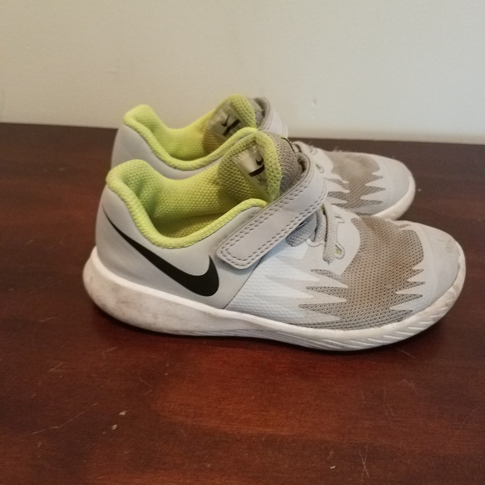 Sneakers - Picture 4 of 4
